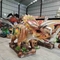 El parque de atracciones anunciado observa el modelo del Triceratops del dinosaurio del centelleo
