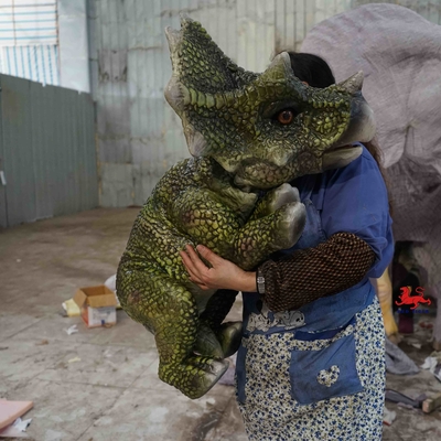 comprar Marioneta de mano realista suave ligera, marioneta de mano del Triceratops online manufacture