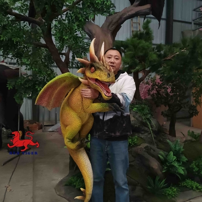 Dragón interactivo realista de tamaño natural de la mosca del bebé de la marioneta de mano del dinosaurio